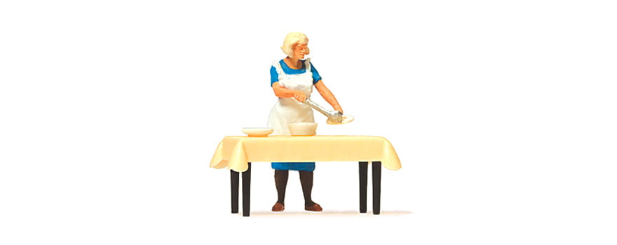 Mulher Servindo Comida 